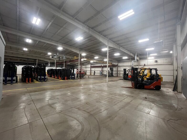 More Photos Of 4423 40th St SE, Grand Rapids Distribution For Sale