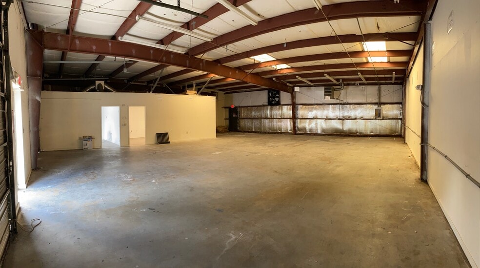 More Photos Of 7335 Cross County Rd, Charleston Light Distribution For Lease