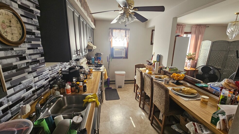 More Photos Of 18707 Burnham Ave, Lansing Office Residential For Sale