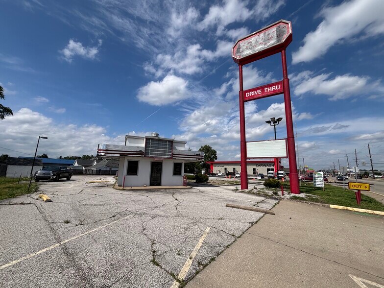 More Photos Of 2022 N 6th St, Vincennes Fast Food For Lease