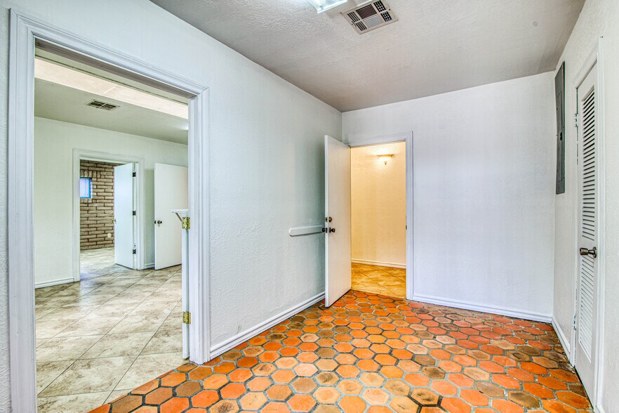 More Photos Of 6208 Doniphan Dr, El Paso Land For Lease