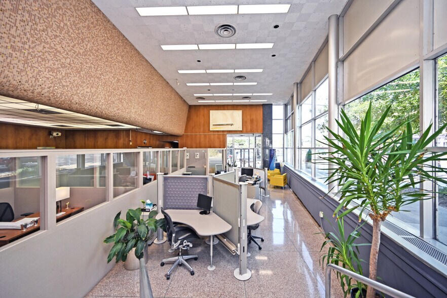 More Photos Of 1440 Main St, Cincinnati Office For Sale