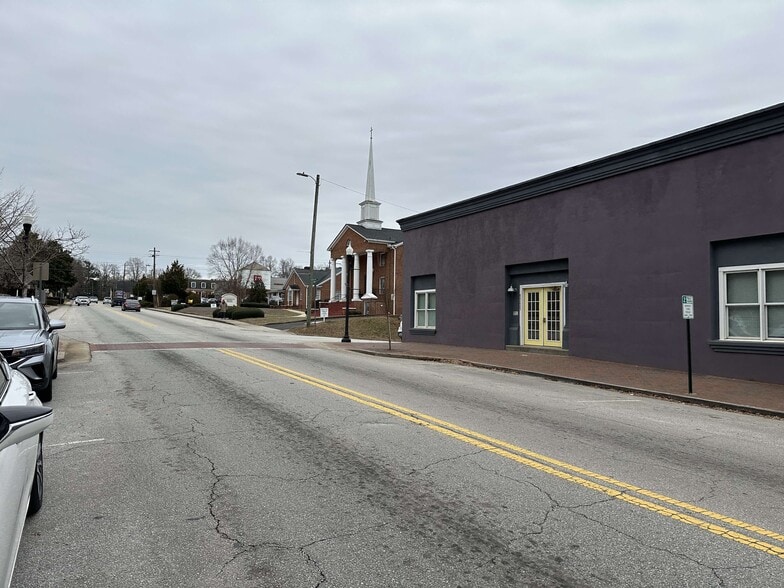 More Photos Of 1317 Washington St, Clarkesville Storefront For Sale
