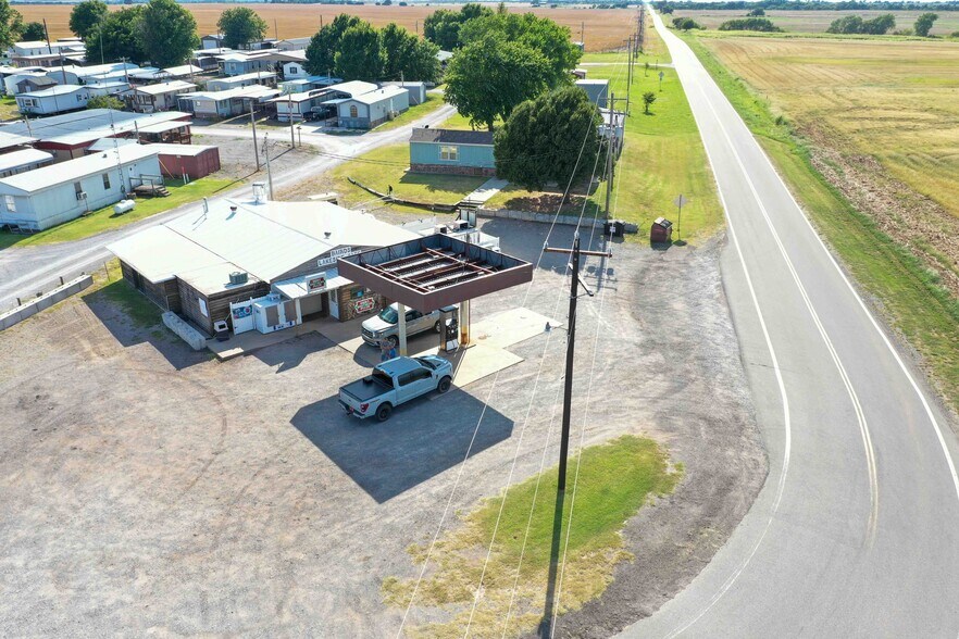 More Photos Of 245971 E Country Rd, Canton Service Station For Sale