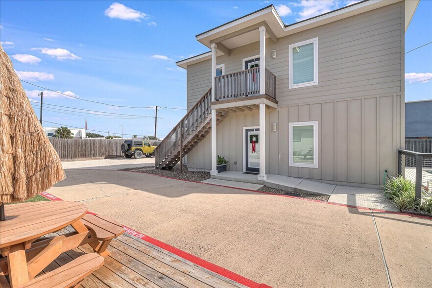 More Photos Of 121 Cut Off Rd, Port Aransas Office Residential For Sale