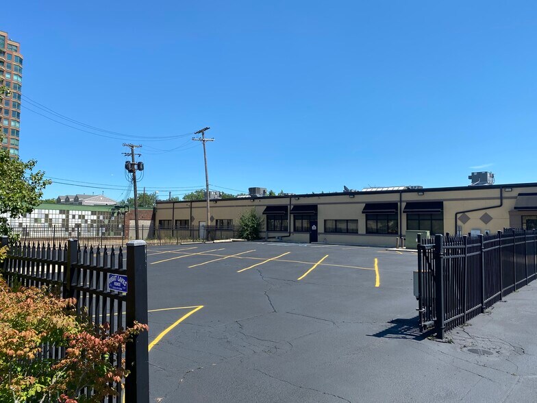 More Photos Of 3250 Franklin St, Detroit Office For Lease