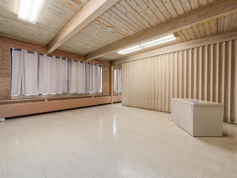 More Photos Of 47 Church St, Lake Zurich Religious Facility For Sale