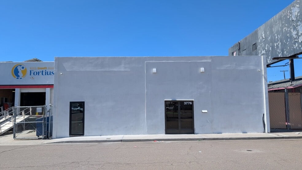 More Photos Of 3776 Riley St, San Diego Storefront For Lease