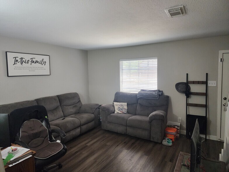 More Photos Of 517 5th St, Humble Apartments For Sale