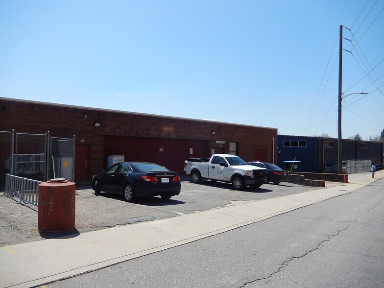 More Photos Of 46 Aston St, Asheville Light Manufacturing For Lease