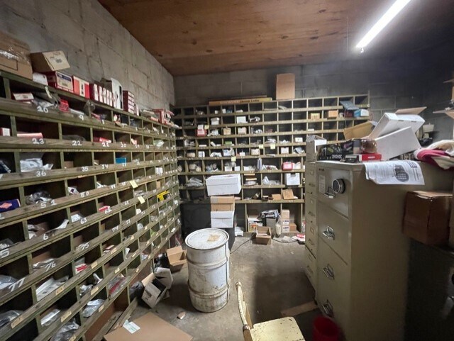 More Photos Of 1510 Pioneer Rd, Henry Auto Repair For Sale