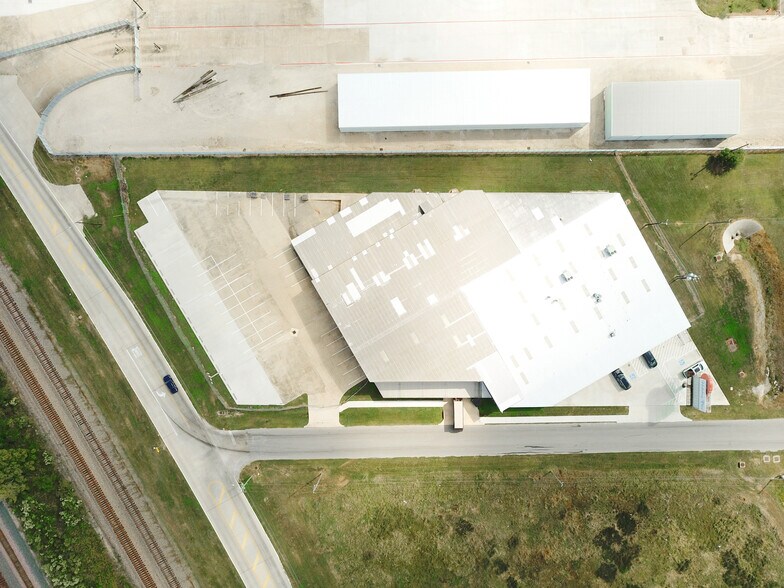 More Photos Of 731-931 Silverado Trl, Rosenberg Warehouse For Sale