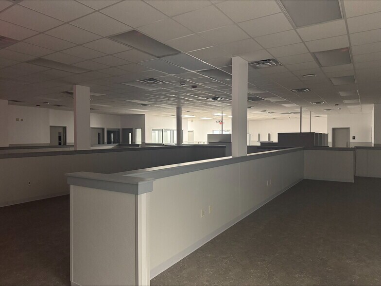 More Photos Of 5510 N Belt W, Belleville Medical For Sale