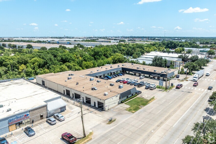 More Photos Of 10420 Plano Rd, Dallas Flex For Lease