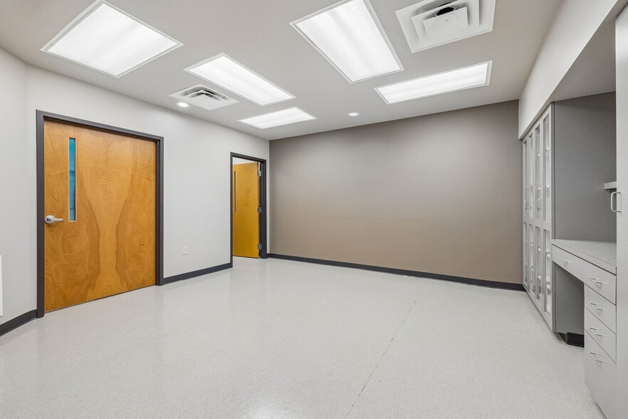 More Photos Of 1718 Charlotte Ave, Nashville Medical For Lease