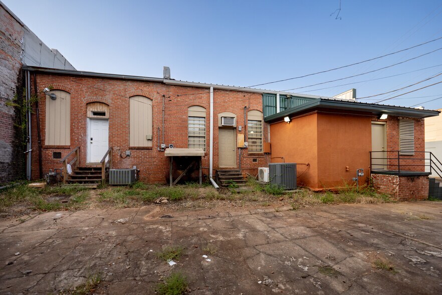 More Photos Of 519 E Goliad Ave, Crockett Storefront For Sale