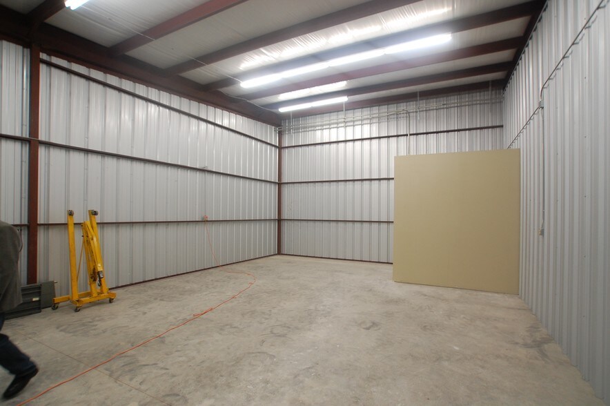 More Photos Of 12401 University Ave, Lubbock Warehouse For Lease
