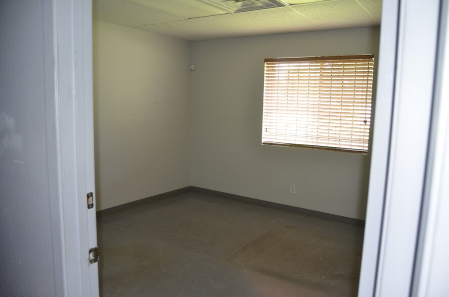 More Photos Of 202 Preston Ave, Pasadena Warehouse For Lease