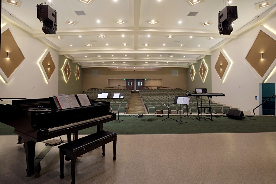 More Photos Of 13732 Clinton St, Garden Grove Religious Facility For Lease