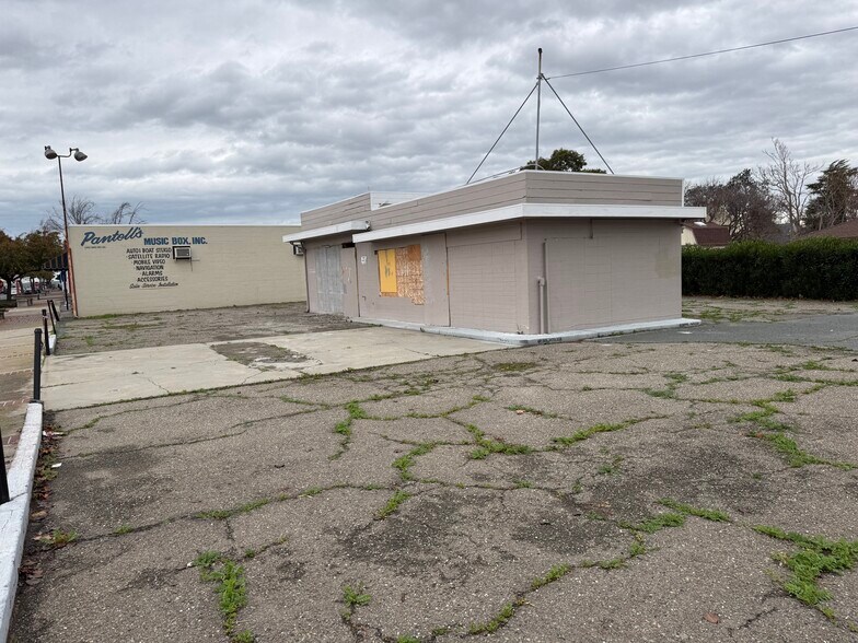 More Photos Of 415 G St, Antioch Freestanding For Lease