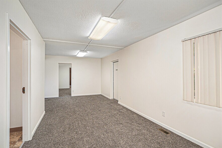 More Photos Of 3929-3933 W Court St, Flint Office For Sale