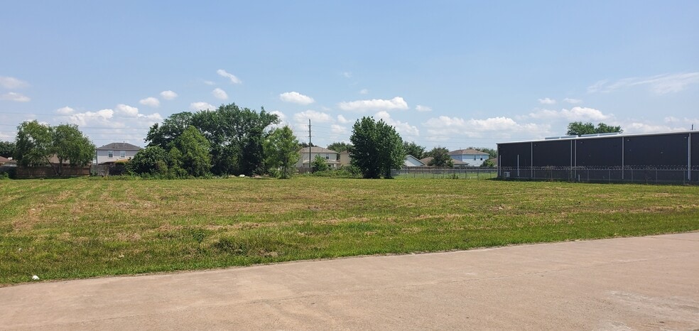 More Photos Of 18702 N Rankin Cir, Houston Land For Lease