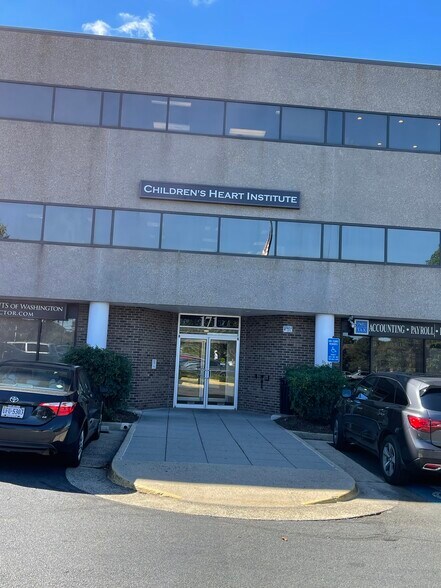 More Photos Of 171 Elden St, Herndon Medical For Lease