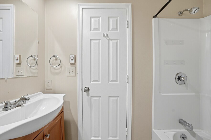 More Photos Of 55 Washington St, Lockport Apartments For Sale