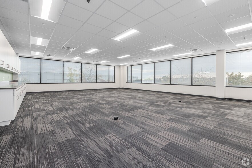 More Photos Of 9920 Franklin Square Dr, Nottingham Medical For Lease