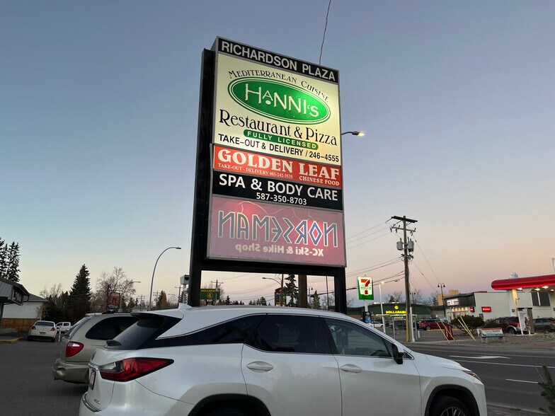 More Photos Of 4655 37th St SW, Calgary Freestanding For Sale