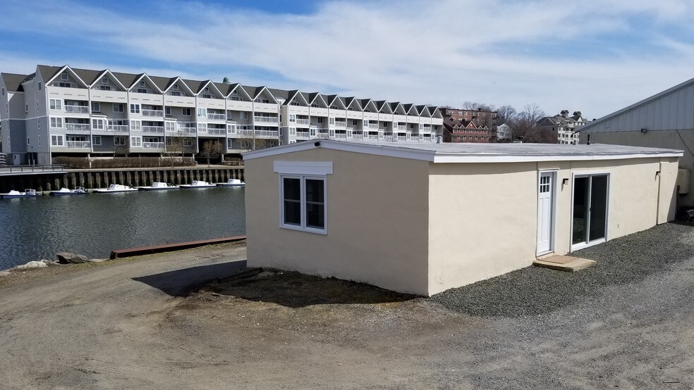 Primary Photo Of 99 Commerce St, Norwalk Manufacturing For Lease