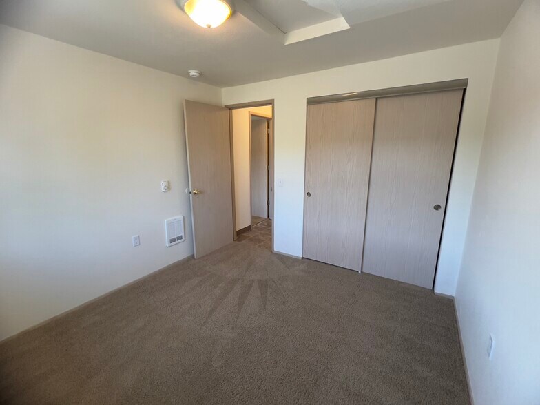 More Photos Of 937 SE Sheridan Rd, Sheridan Apartments For Sale