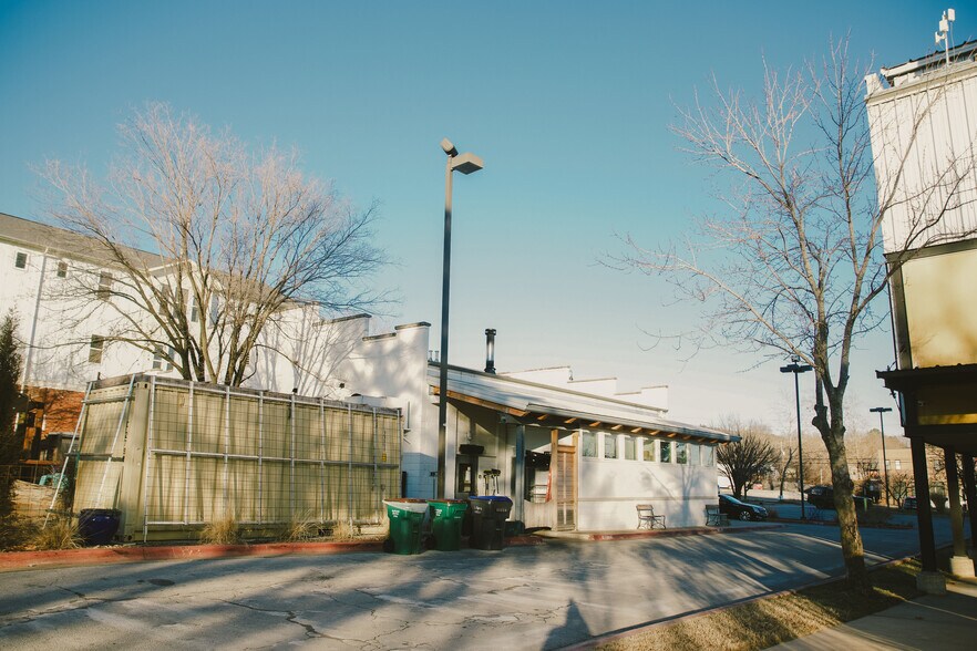More Photos Of 525 S School Ave, Fayetteville Office Residential For Lease
