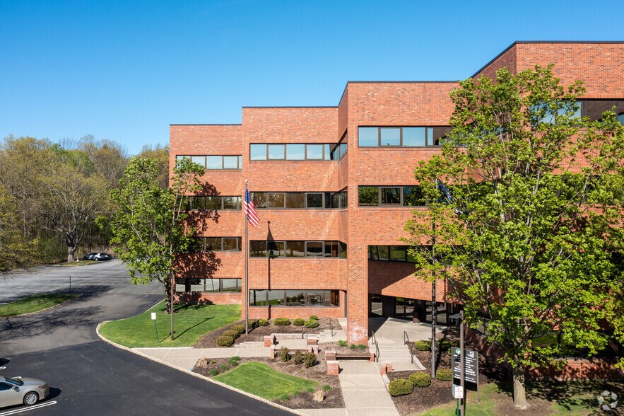 More Photos Of 12 Corporate Woods Blvd, Albany Office For Lease
