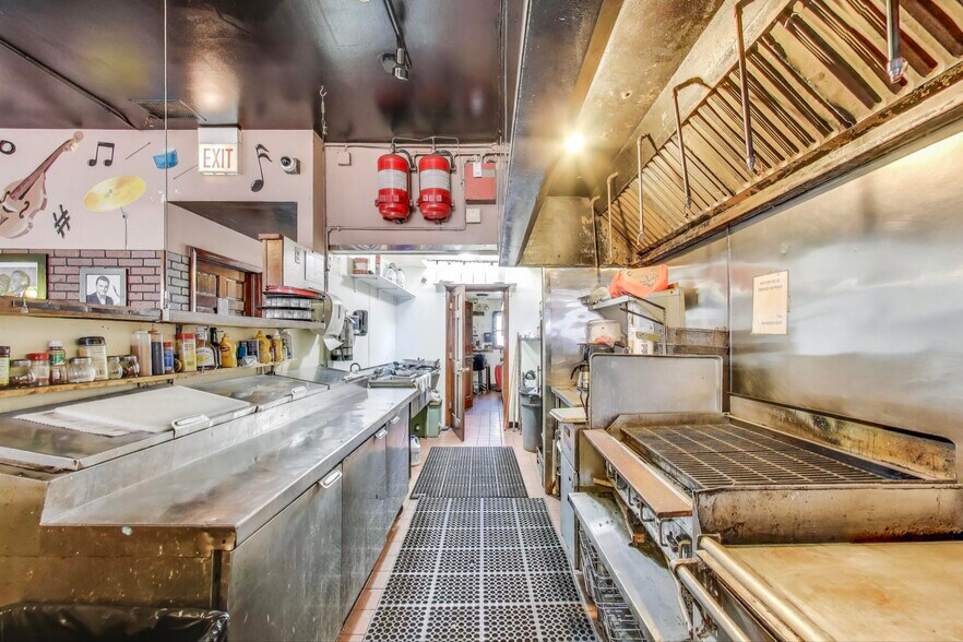 More Photos Of 1715 W Roosevelt Rd, Broadview General Retail For Lease