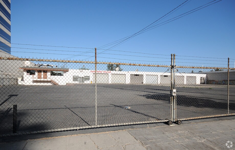 More Photos Of 5835 Sepulveda Blvd, Van Nuys Auto Repair For Lease