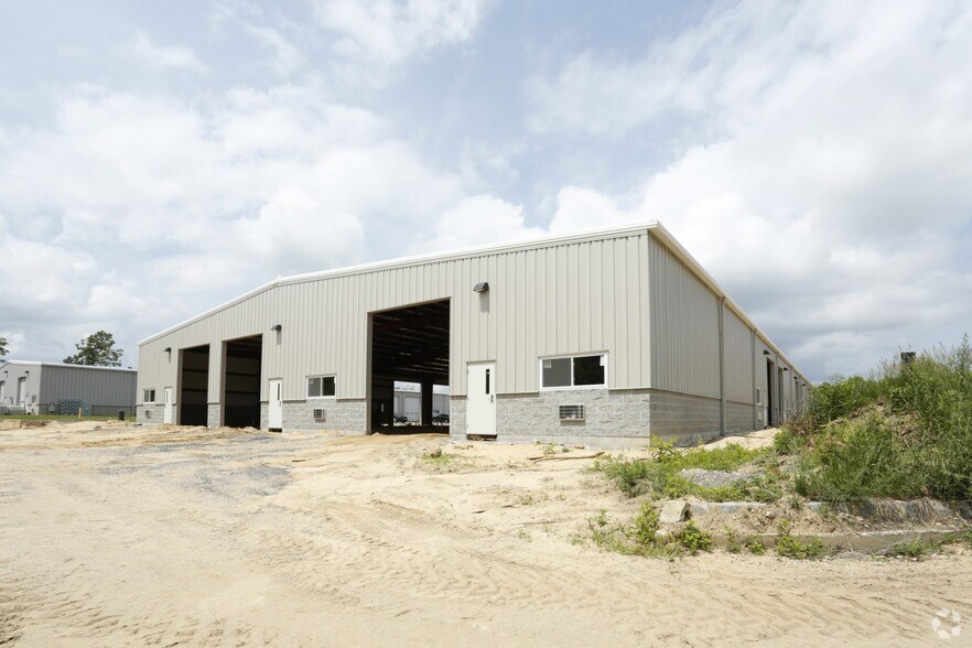 Primary Photo Of 644 Cross St, Lakewood Light Distribution For Lease