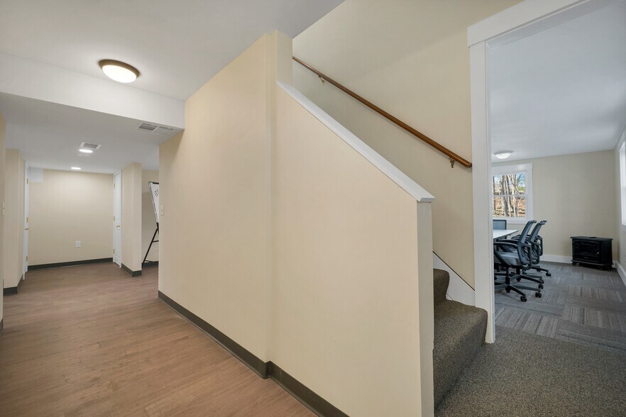 More Photos Of 252 Daniel Webster Hwy, Meredith Office For Sale