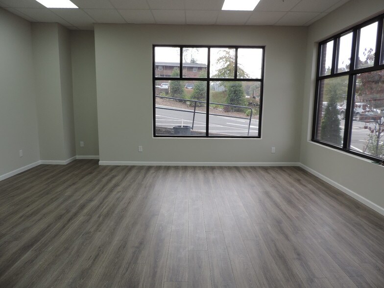 More Photos Of 475 Blowing Rock Rd, Boone Office Residential For Lease