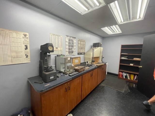 More Photos Of 1522 Manchester Rd, West Carrollton Warehouse For Sale