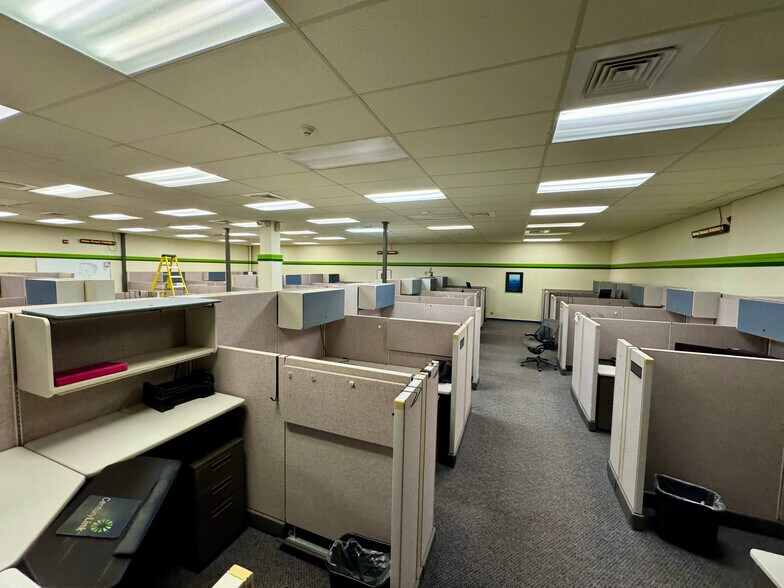 More Photos Of 112 6th St, Bristol Telecom Hotel Data Hosting For Sale