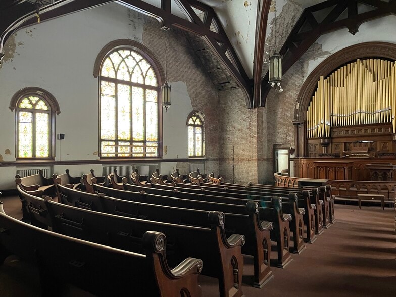 More Photos Of 486 S Graham St, Pittsburgh Religious Facility For Sale
