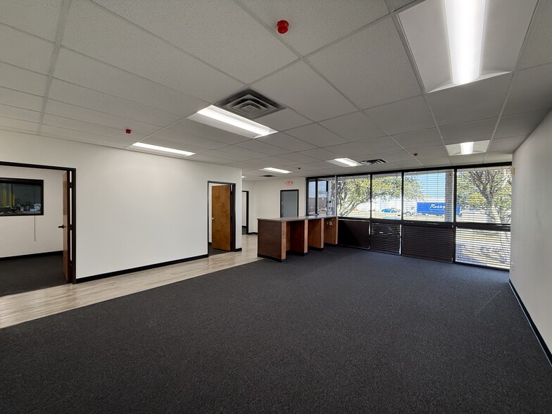More Photos Of 935 Avenue R, Grand Prairie Distribution For Lease