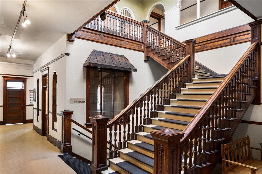 More Photos Of 619 Commercial Ave, Anacortes Storefront Retail Office For Sale