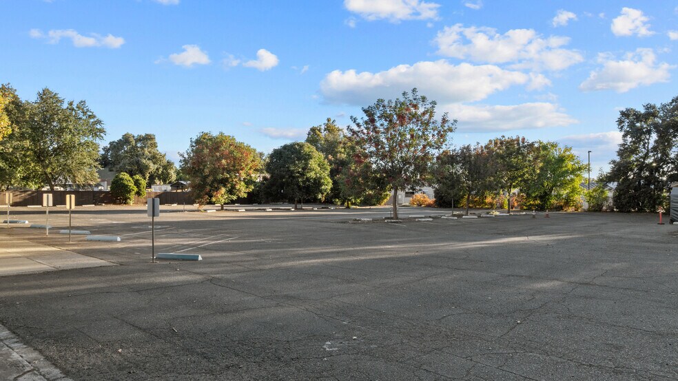 More Photos Of 355 Panama Ave, Chico Flex For Sale