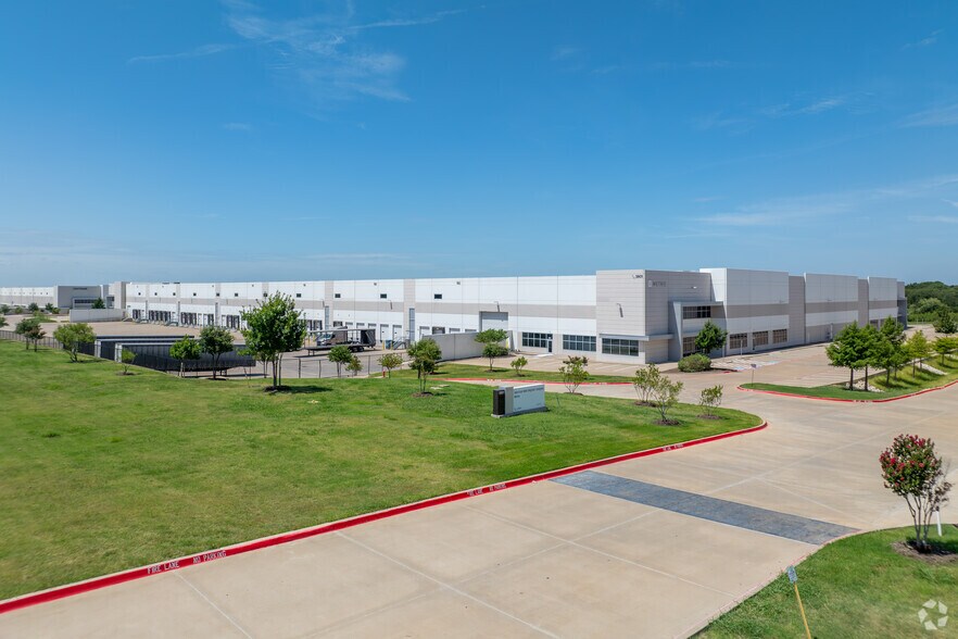 More Photos Of 3801 S 20th Ave, Dfw Airport Unknown For Lease