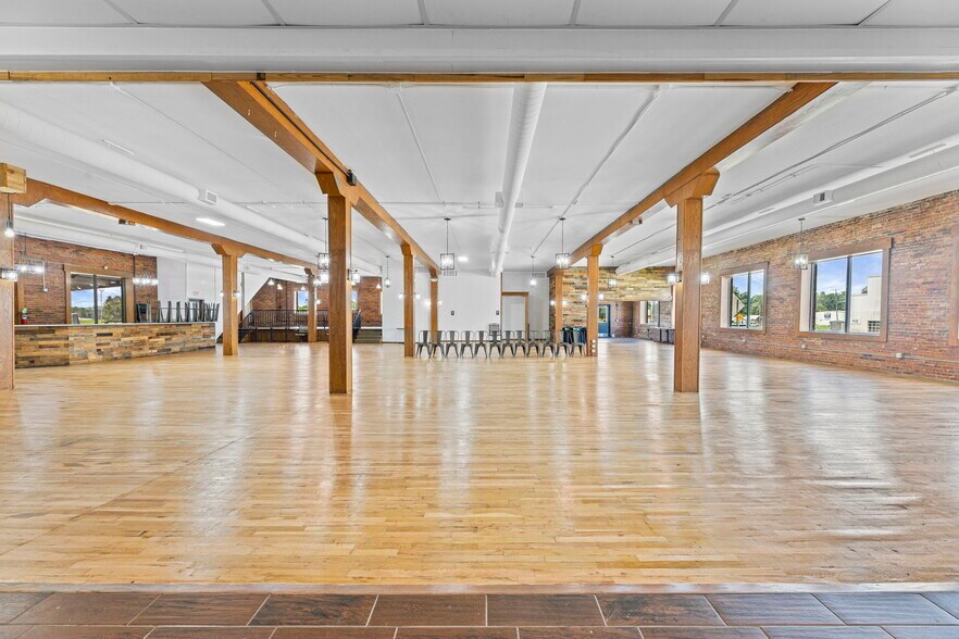 More Photos Of 415 W Madison Ave, Iola Restaurant For Sale
