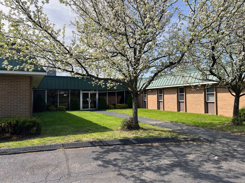 More Photos Of 4 Avis Dr, Latham Medical For Sale