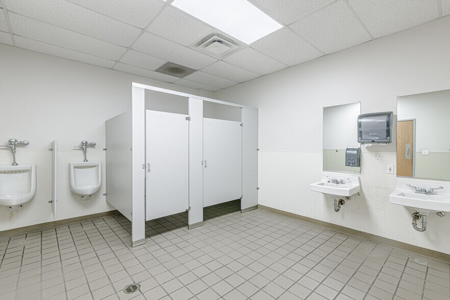 More Photos Of 1715 W Commerce Dr, Marshall Service For Sale