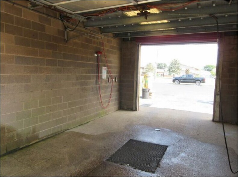 More Photos Of 3195 W Spencer St, Appleton Carwash For Sale